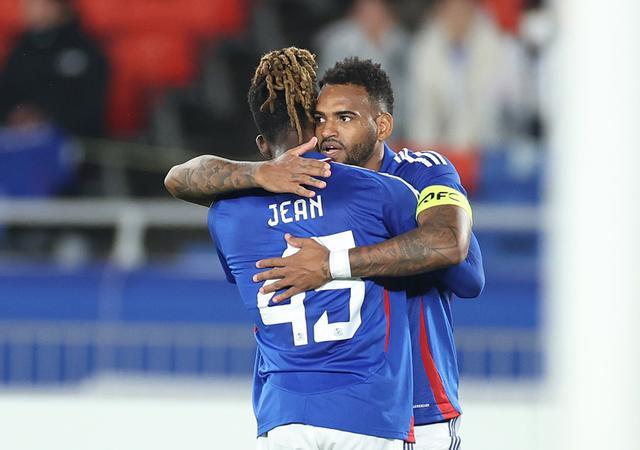 开云体育下载网页版-海港官宣非洲黑又硬“兽腰”加盟,海港球迷凭啥嫌弃 35万欧元身价太便宜?