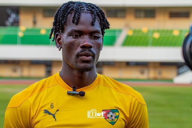 开云体育下载网页版-海港官宣非洲黑又硬“兽腰”加盟,海港球迷凭啥嫌弃 35万欧元身价太便宜?