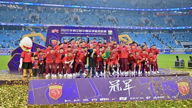 开云体育下载网页版-海港官宣非洲黑又硬“兽腰”加盟,海港球迷凭啥嫌弃 35万欧元身价太便宜?