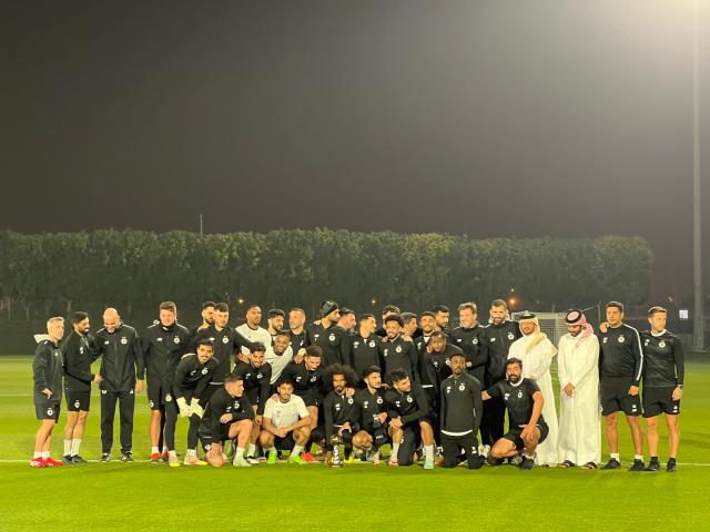 开云体育下载网址-体坛代表赴多哈颁奖 阿菲夫捧起2024亚洲金球奖