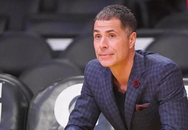 开云体育下载APP-浓眉缺阵一周！湖人加紧抢中锋，六大目标挖来谁？