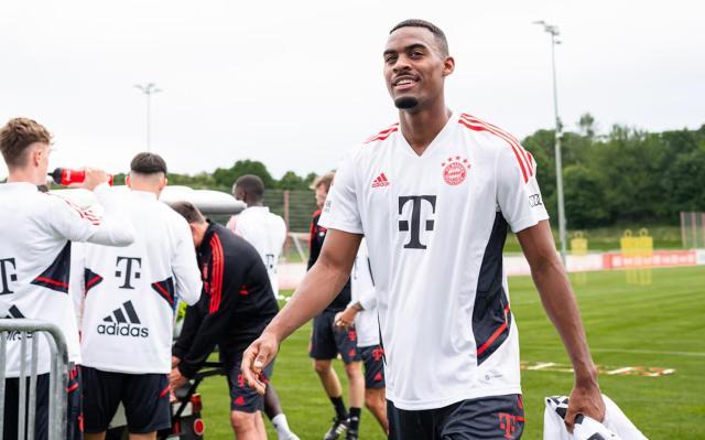 开云体育下载入口-拜仁新赛季首练，赫拉芬贝赫的风头被德利赫特抢走