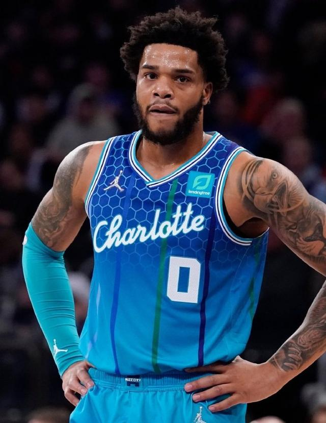 开云体育下载入口-他曾一拳打丢1.9亿！6年熬成烂队钉子户 比傀儡老大更像一哥|黄蜂|布里奇斯|迈尔斯-布里奇斯|迈尔斯·布里奇斯|夏洛特黄蜂队_新浪体育_新浪新闻