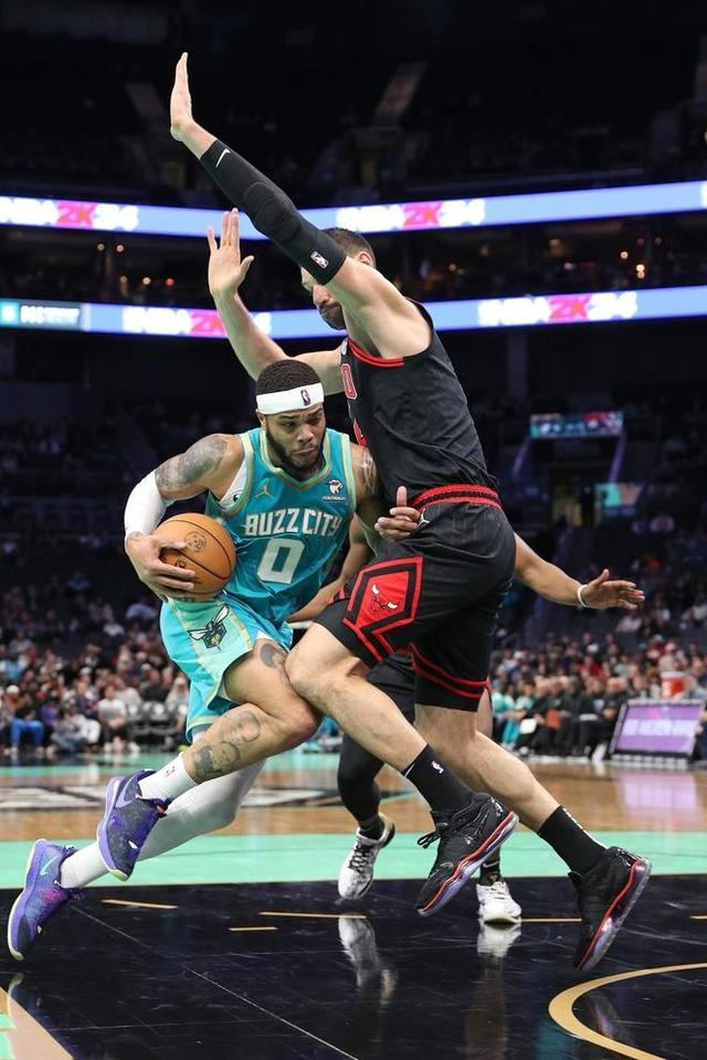 开云体育下载入口-他曾一拳打丢1.9亿！6年熬成烂队钉子户 比傀儡老大更像一哥|黄蜂|布里奇斯|迈尔斯-布里奇斯|迈尔斯·布里奇斯|夏洛特黄蜂队_新浪体育_新浪新闻