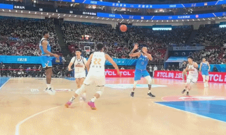 开云体育下载官网-CBA生涯首秀!麦基12中5得12分6板3助 连续“举火烧天”引关注