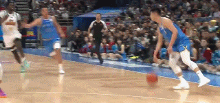 开云体育下载官网-CBA生涯首秀!麦基12中5得12分6板3助 连续“举火烧天”引关注