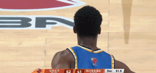 开云体育下载官网-CBA生涯首秀!麦基12中5得12分6板3助 连续“举火烧天”引关注