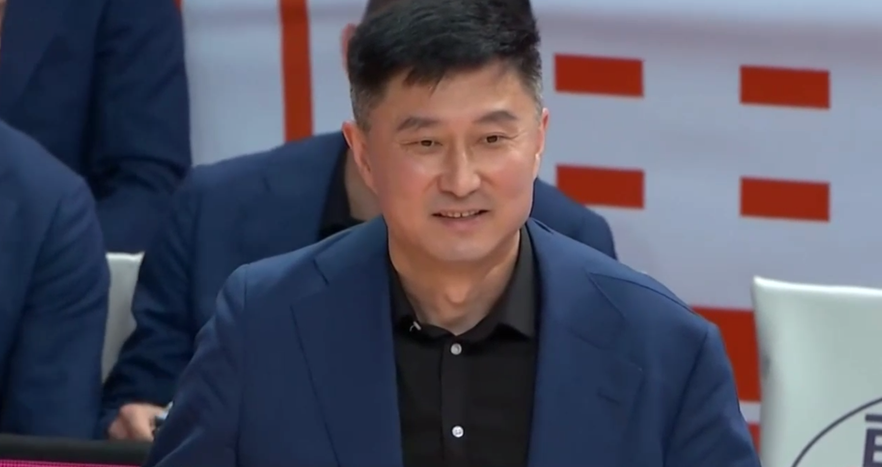 开云体育下载官网-看了胡明轩不压表瞎扔三分的骚操作，才发现，陈家政为啥打不出来
