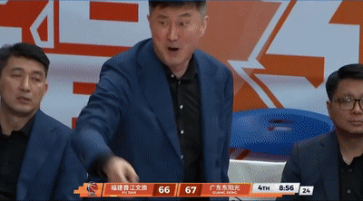 开云体育下载官网-看了胡明轩不压表瞎扔三分的骚操作，才发现，陈家政为啥打不出来