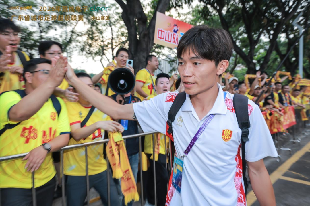 媒体报道 | 球场追风 街巷坚守！粤超中山队21号球员黄少聪的两面精彩